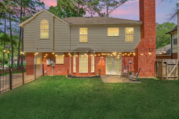 $595,000 | 19 Greentwig Place, Spring, TX 77381