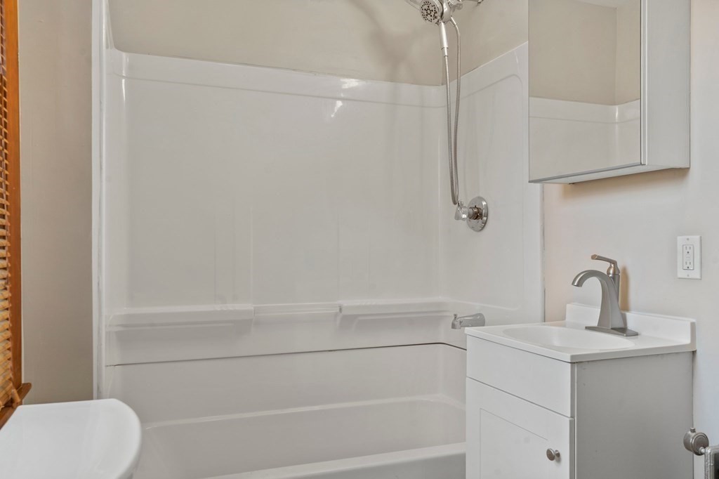 19 Colonial Avenue Springfield, MA 01109 - Photo 22 of 28 Gallery Image 22