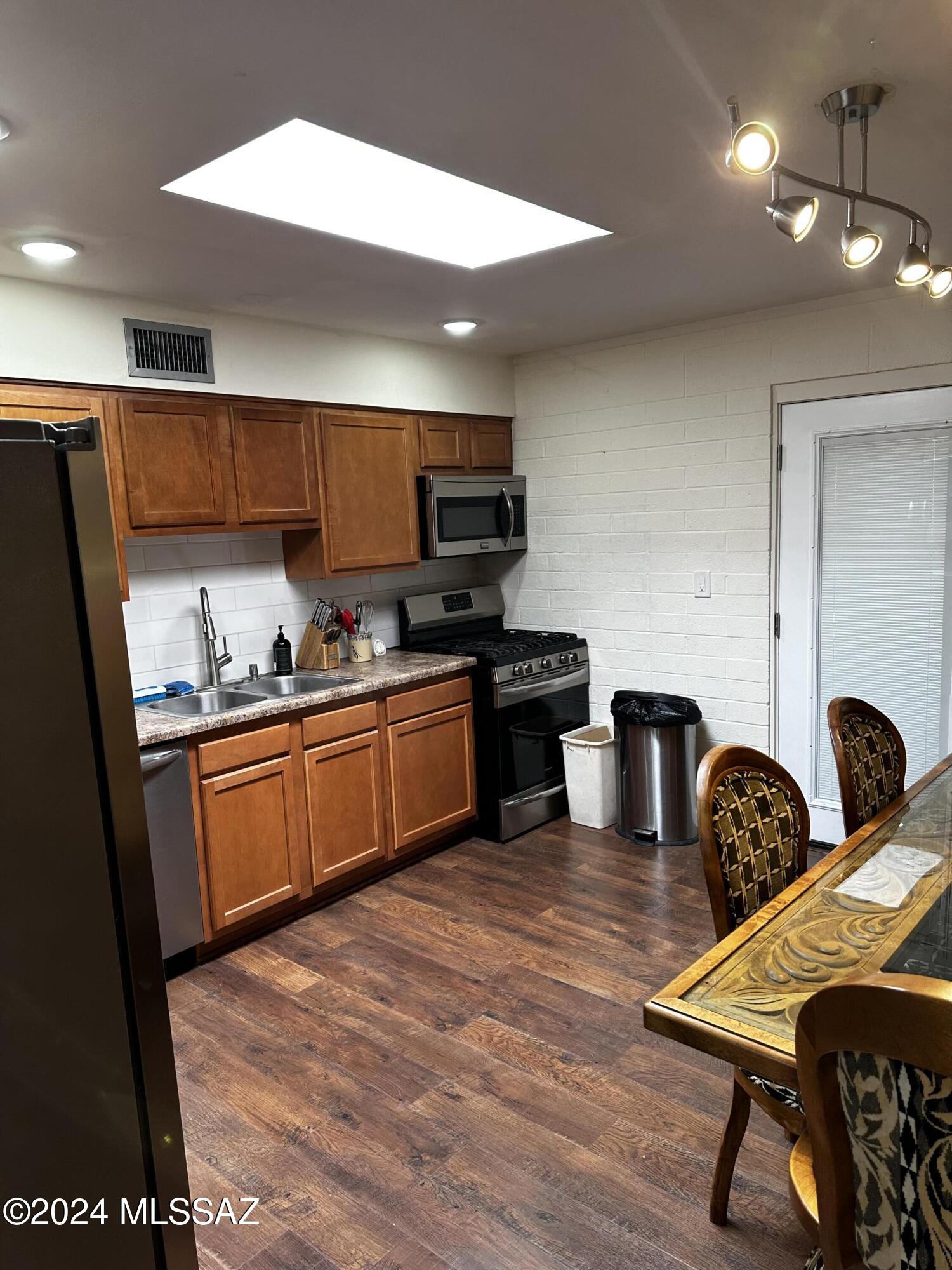 378 North Silverbell Road Tucson, AZ 85745 - Photo 11 of 40 Gallery Image 11