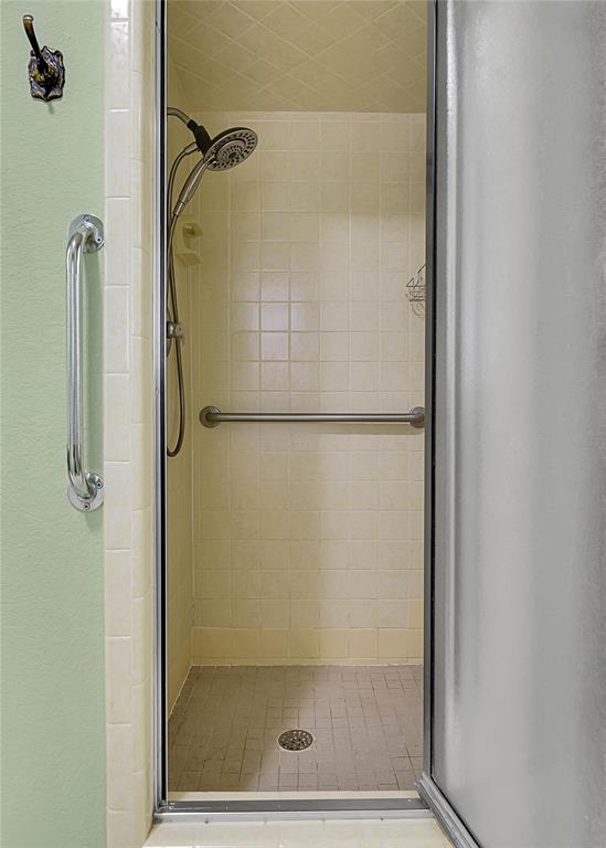 210 Chelsea Drive Hewitt, TX 76643 - Photo 19 of 36 a bathroom with a glass shower door