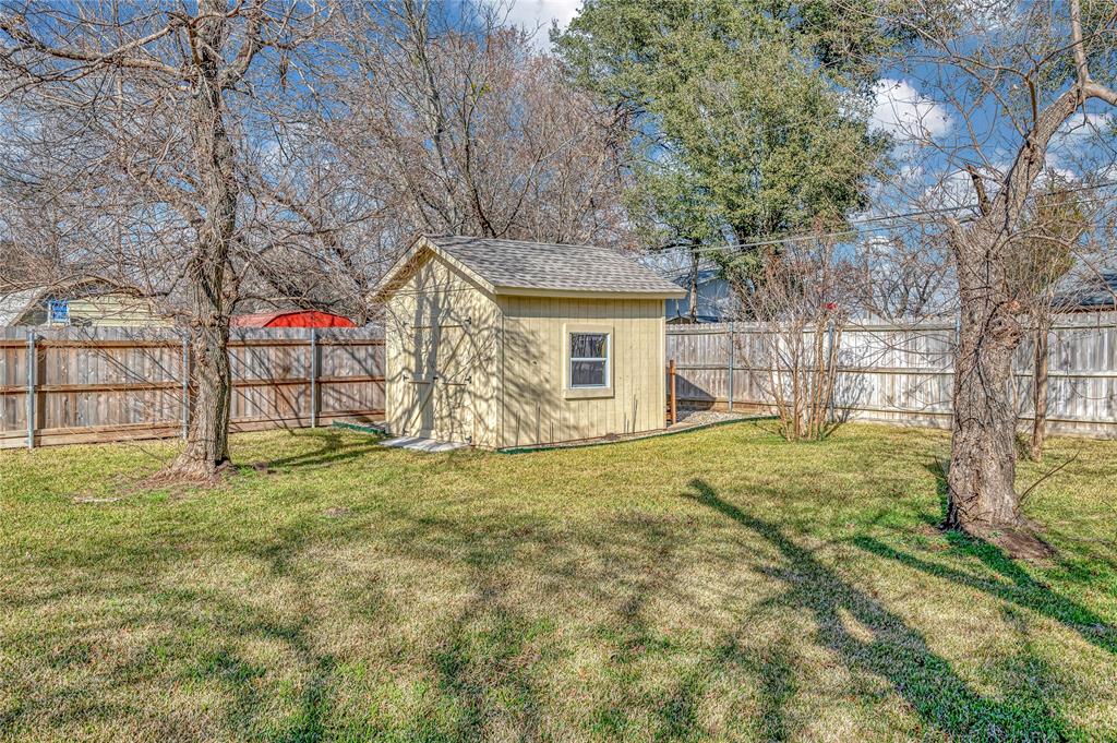 210 Chelsea Drive Hewitt, TX 76643 - Photo 34 of 36 a view of a yard in front of a house with large tree