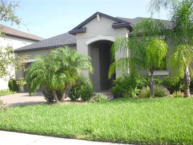 a view of a house with a yard
