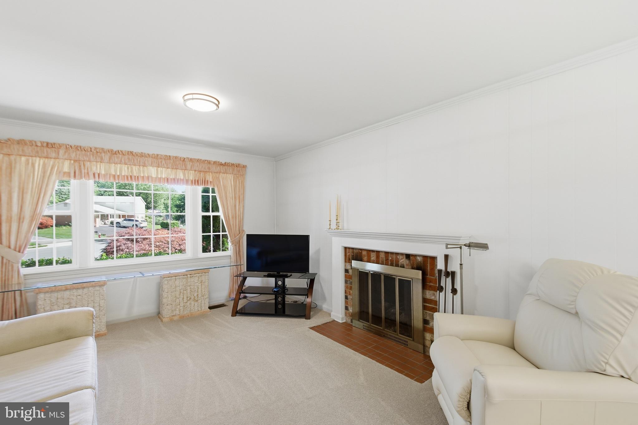 9385 Saddlemount Court Springfield, VA 22153 - Photo 22 of 51 Family Room 2nd View