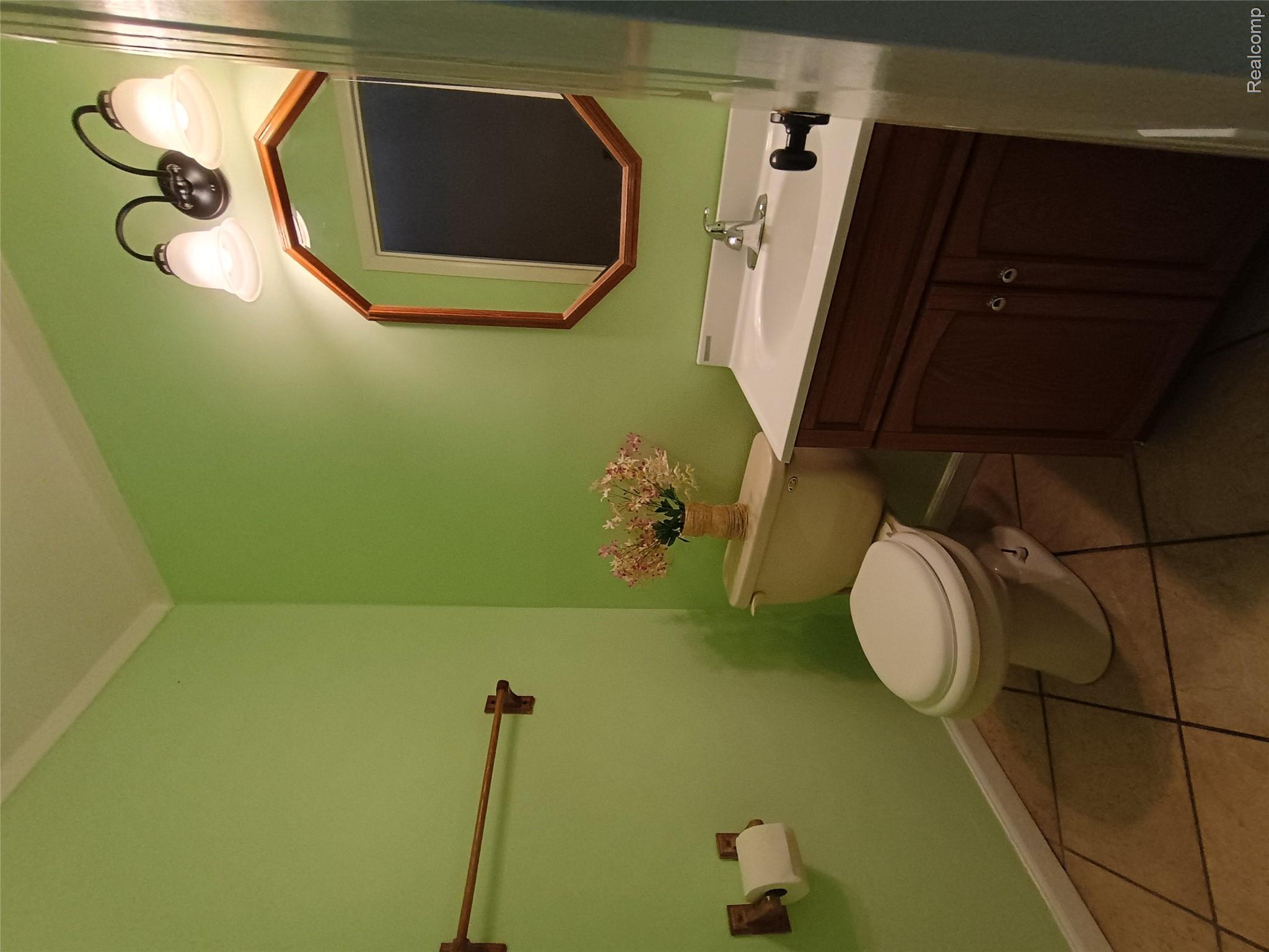 112 Stratford Lane Rochester, MI 48309 - Photo 11 of 37 10-277fd180cc9048818e7b20105c502db6.jpg