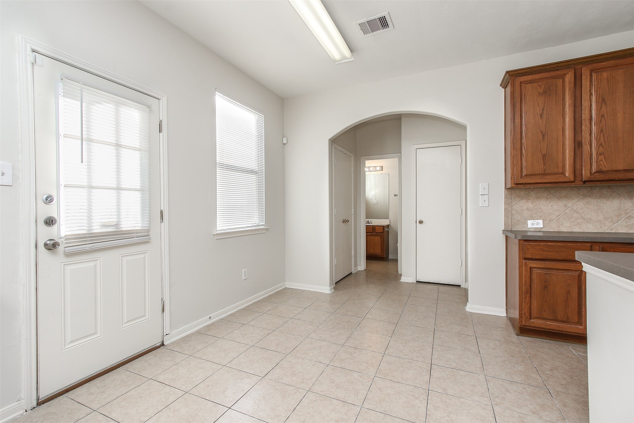 6103 Menor Crest Drive Spring, TX 77388 - Photo 15 of 41 Vestibule leads to a full bath & the 5th bedroom