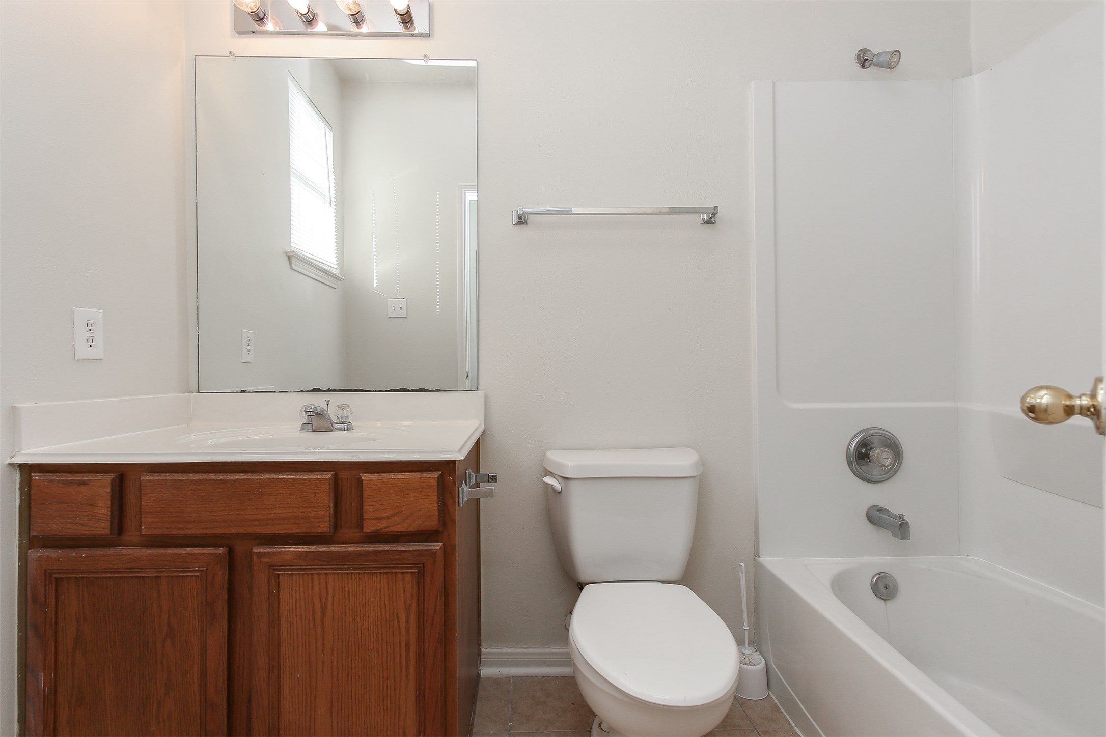 6103 Menor Crest Drive Spring, TX 77388 - Photo 19 of 41 3rd full bath