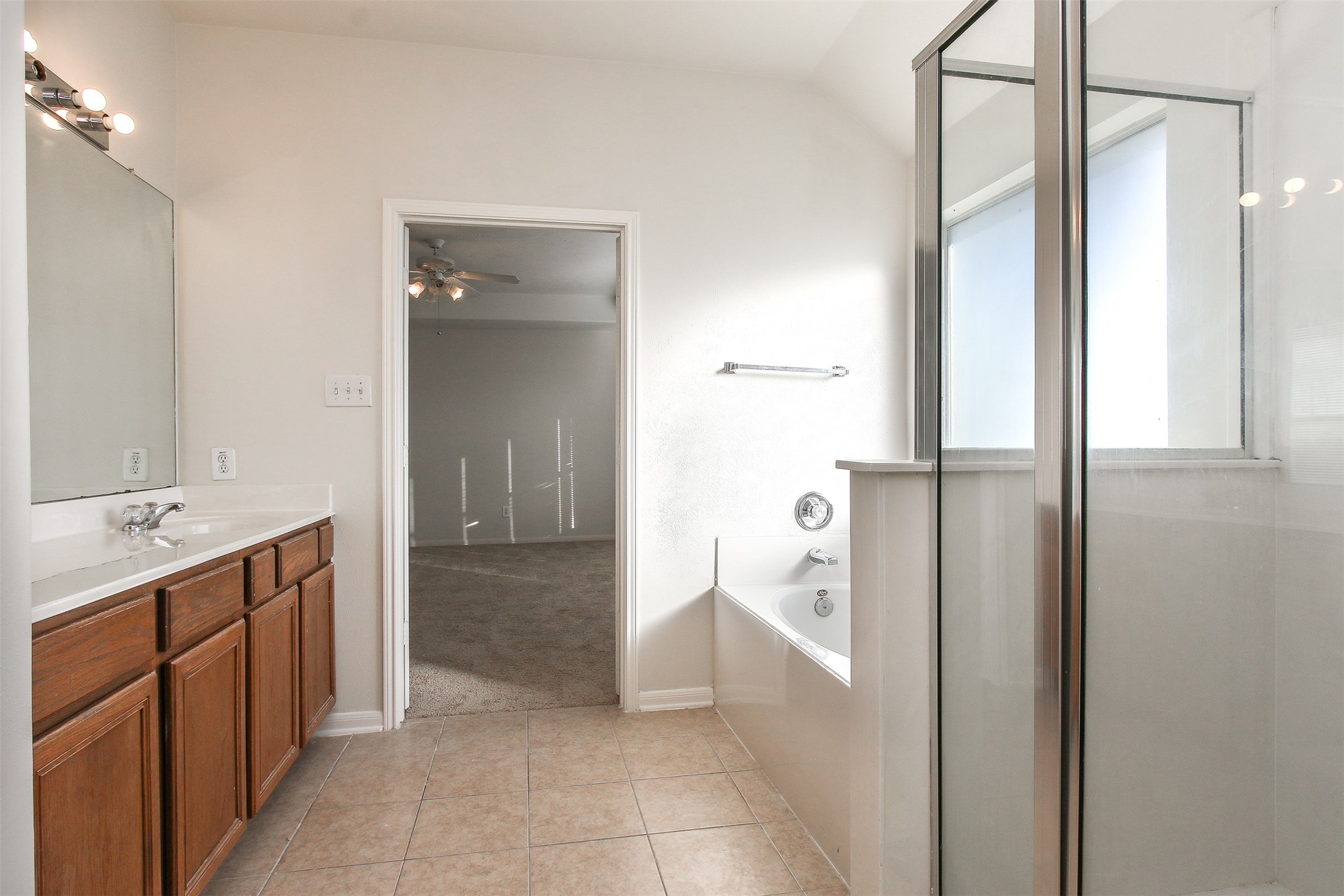 6103 Menor Crest Drive Spring, TX 77388 - Photo 28 of 41 Primary bath