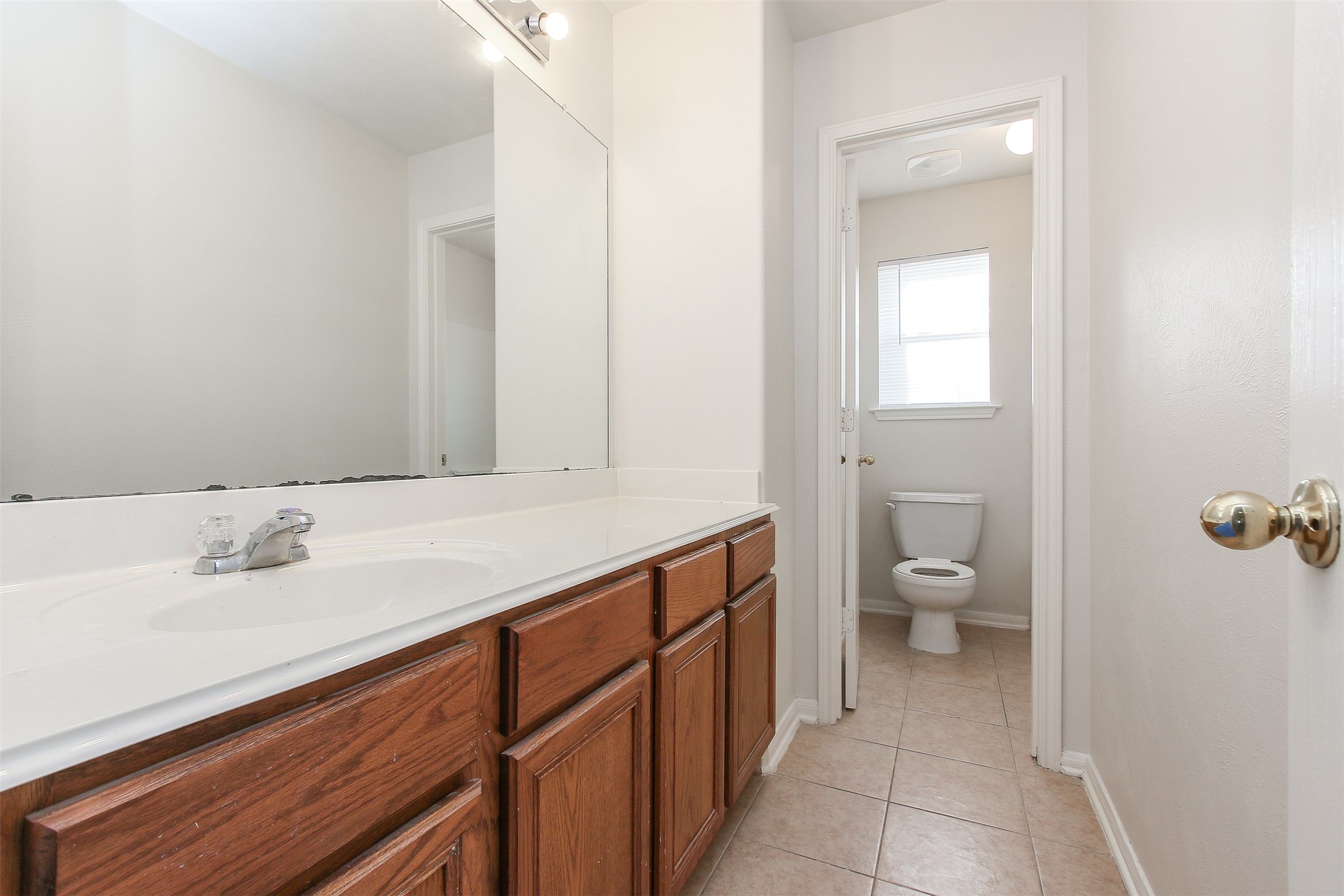 6103 Menor Crest Drive Spring, TX 77388 - Photo 37 of 41 2nd bath upstairs