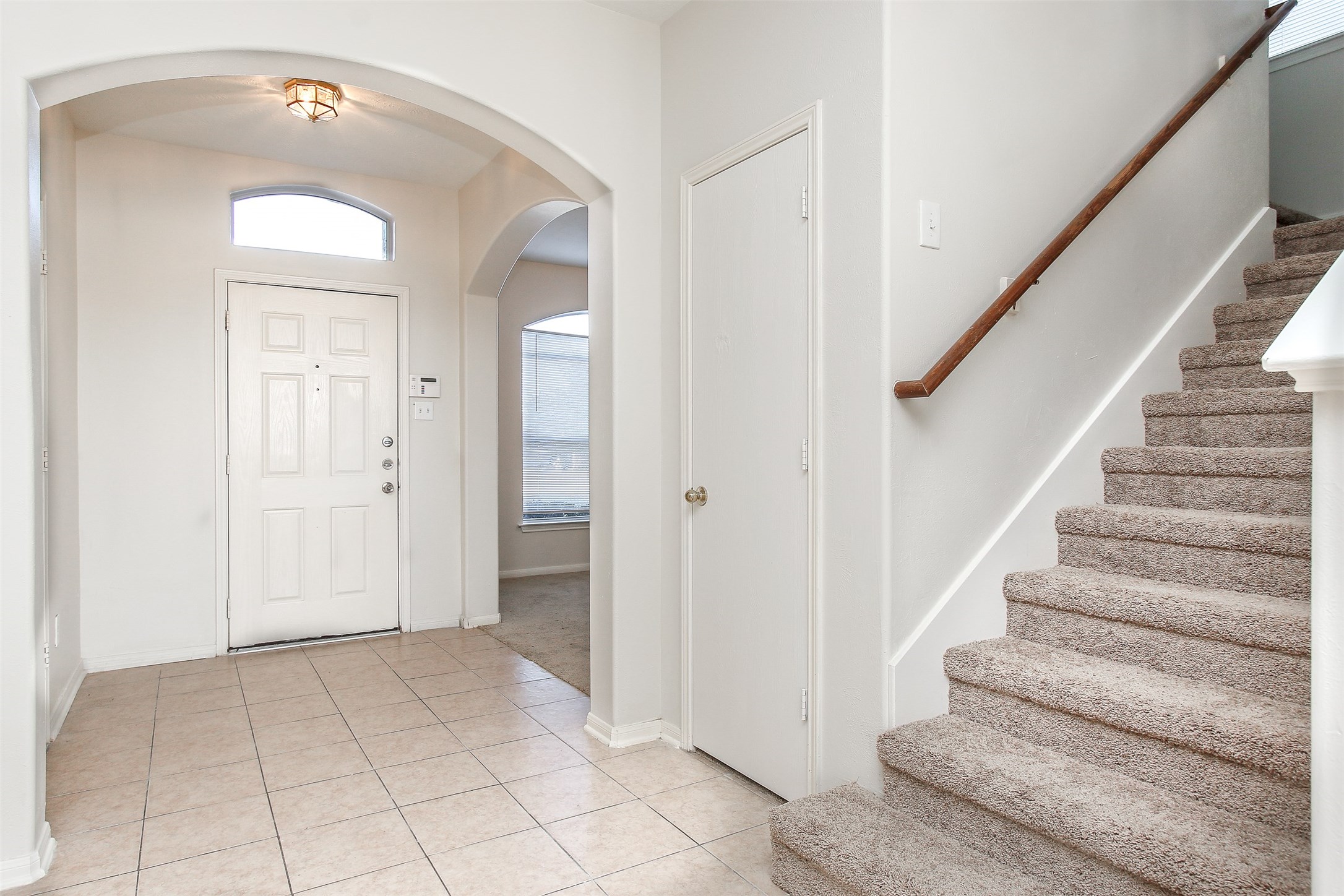 6103 Menor Crest Drive Spring, TX 77388 - Photo 4 of 41 Formal foyer with high ceilings
