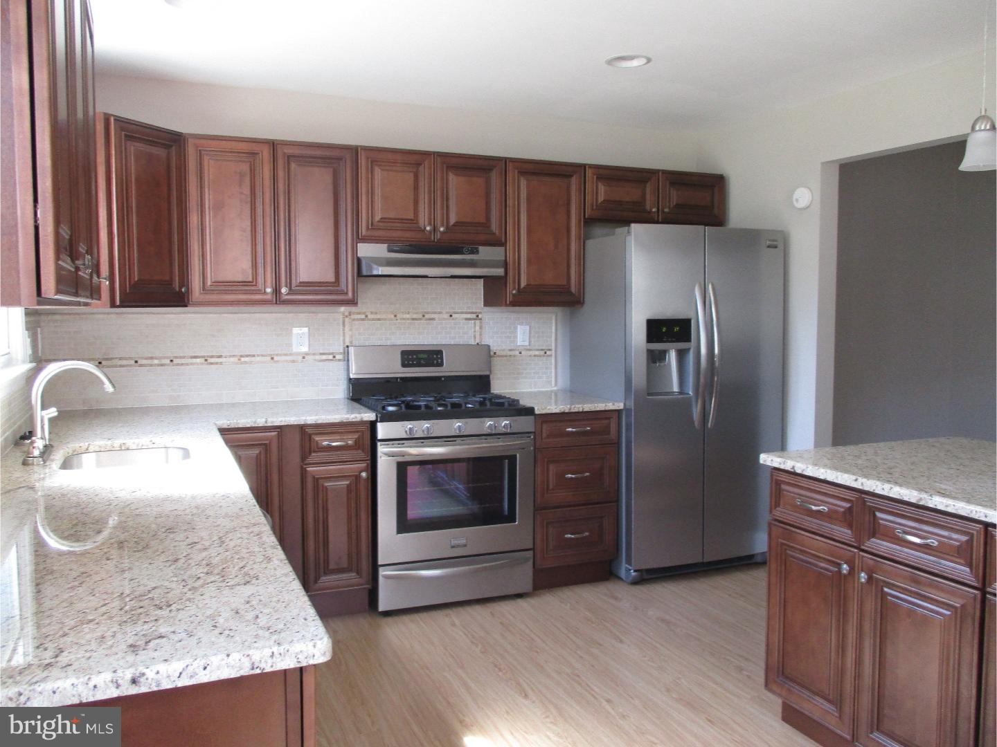 207 Dale Place Lindenwold, NJ 08021 - Photo 3 of 15 Gallery Image 3