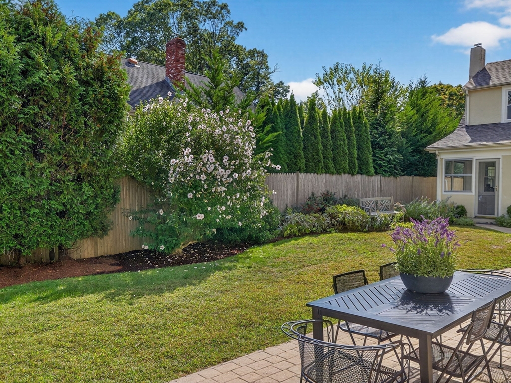 39 Twitchell Street Wellesley, MA 02482 - Photo 22 of 37