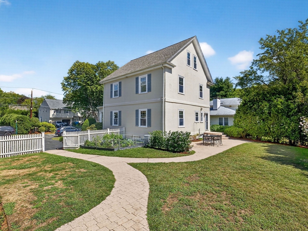 39 Twitchell Street Wellesley, MA 02482 - Photo 24 of 37