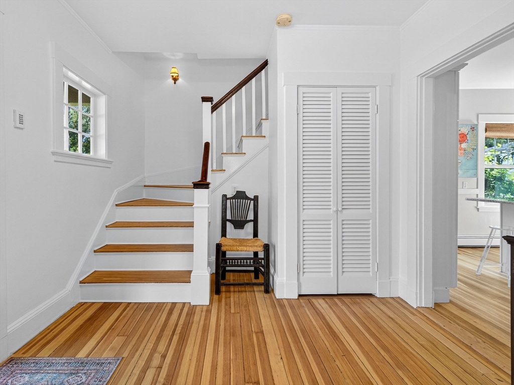 39 Twitchell Street Wellesley, MA 02482 - Photo 4 of 37