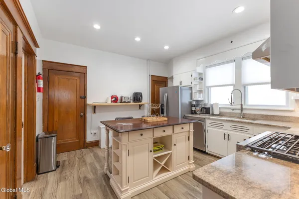 $2,000 | 106 North Pine Avenue, Albany, NY 12203