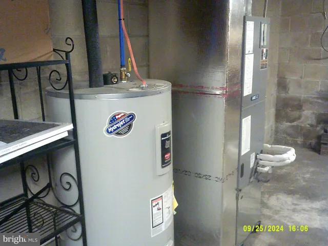 a view of a back yard