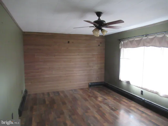 a view of empty room with window