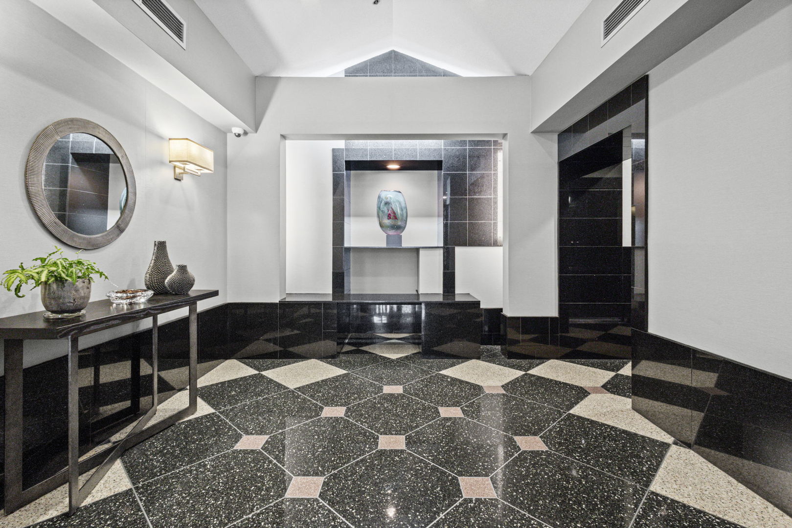 111 West Maple Street, Unit 1807 Chicago, IL 60610 - Photo 3 of 36