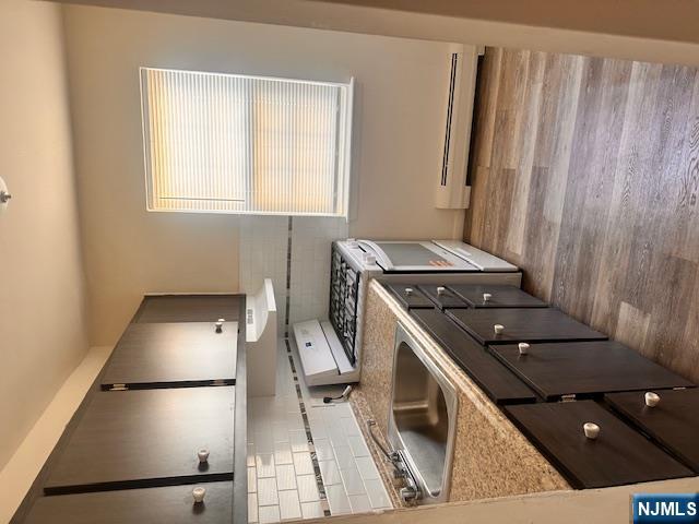 278 Main Street, Unit C3 Little Ferry, NJ 07643 - Photo 7 of 7 a kitchen that has a sink and a stove