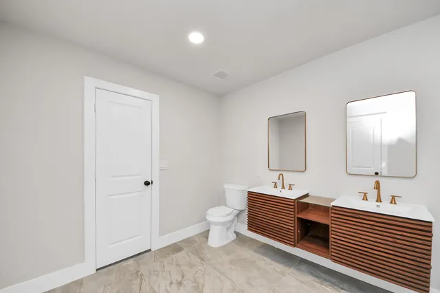 $2,395 | 2954 County Road 855, Alvin, TX 77511