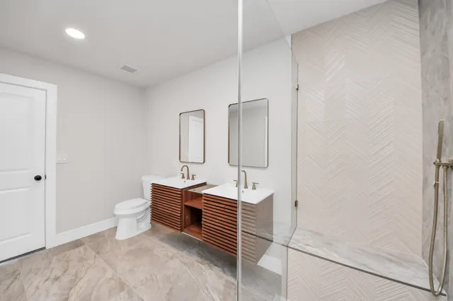 $2,395 | 2954 County Road 855, Alvin, TX 77511