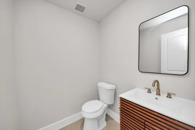 $2,395 | 2954 County Road 855, Alvin, TX 77511