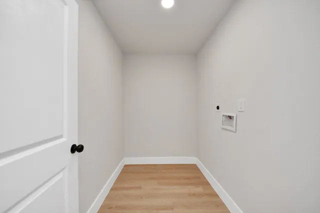 $2,395 | 2954 County Road 855, Alvin, TX 77511