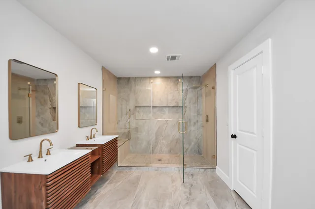 $2,395 | 2954 County Road 855, Alvin, TX 77511