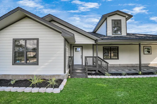 $2,395 | 2954 County Road 855, Alvin, TX 77511