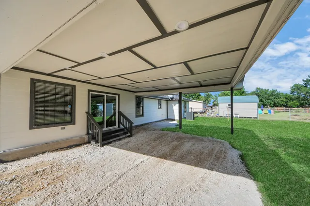 $2,395 | 2954 County Road 855, Alvin, TX 77511