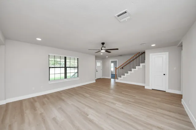 $2,395 | 2954 County Road 855, Alvin, TX 77511