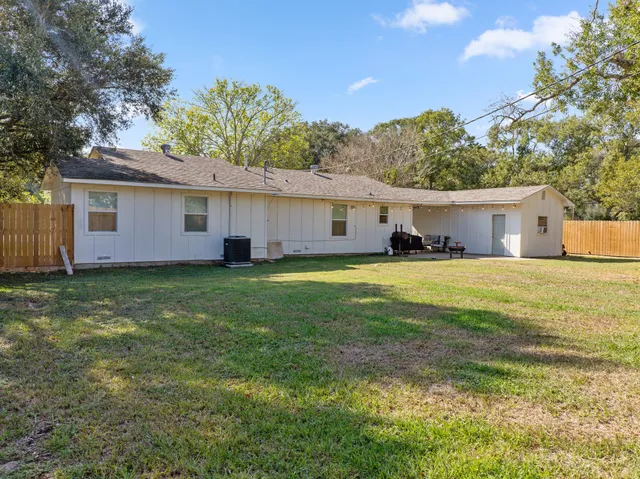 $249,000 | 804 Peach Street, El Campo, TX 77437