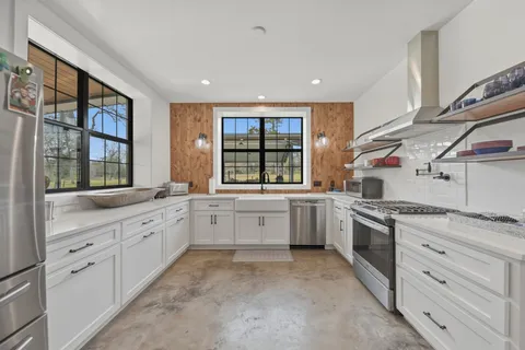 $3,800,000 | 1094 Dunlavy Road, Cat Spring, TX 78933