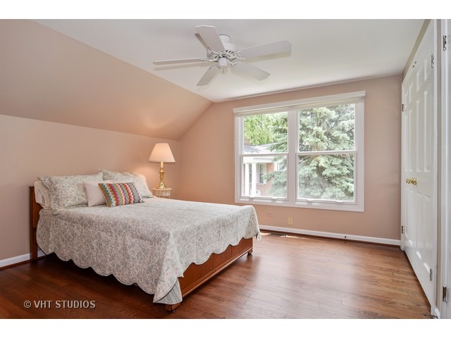 2 Old Valley Road Rolling Meadows, IL 60008 - Photo 13 of 17 a bedroom with a bed and window