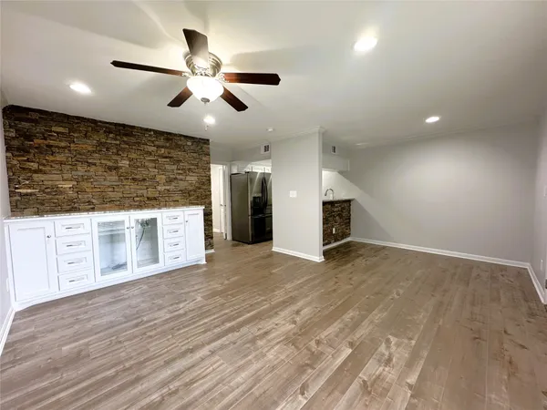 $1,300 | 5333 Richmond Avenue, Unit 10, Houston, TX 77056