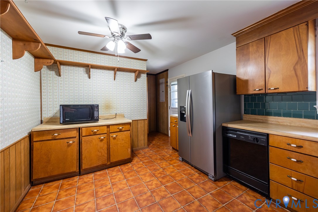 3000 Perlock Road Richmond, VA 23237 - Photo 8 of 16 Kitchen featuring wainscoting, open shelves, black