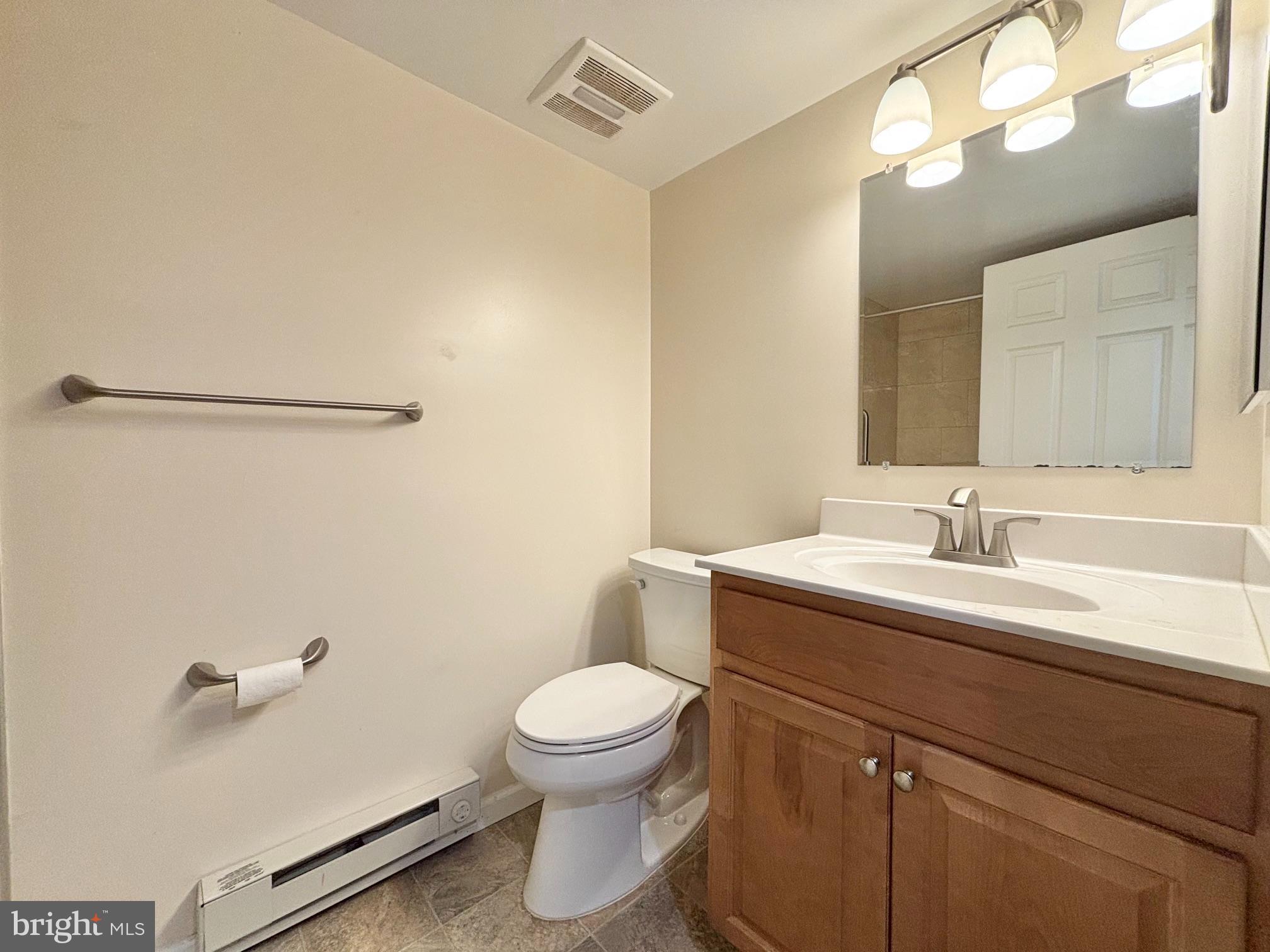 15210 Elkridge Way, Unit 913K Silver Spring, MD 20906 - Photo 8 of 11 Guest Bathroom