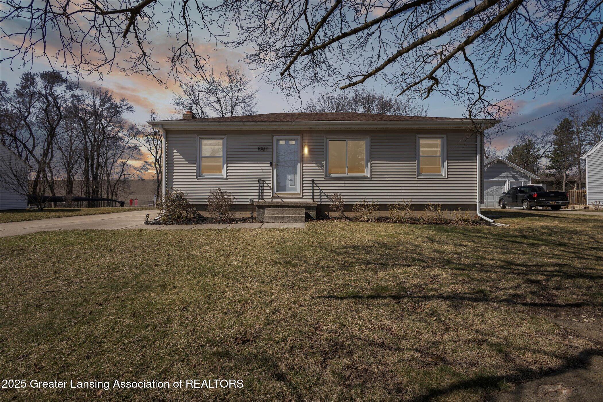 1007 Maycroft Road Lansing, MI 48917 - Photo 2 of 24 Maycroft front