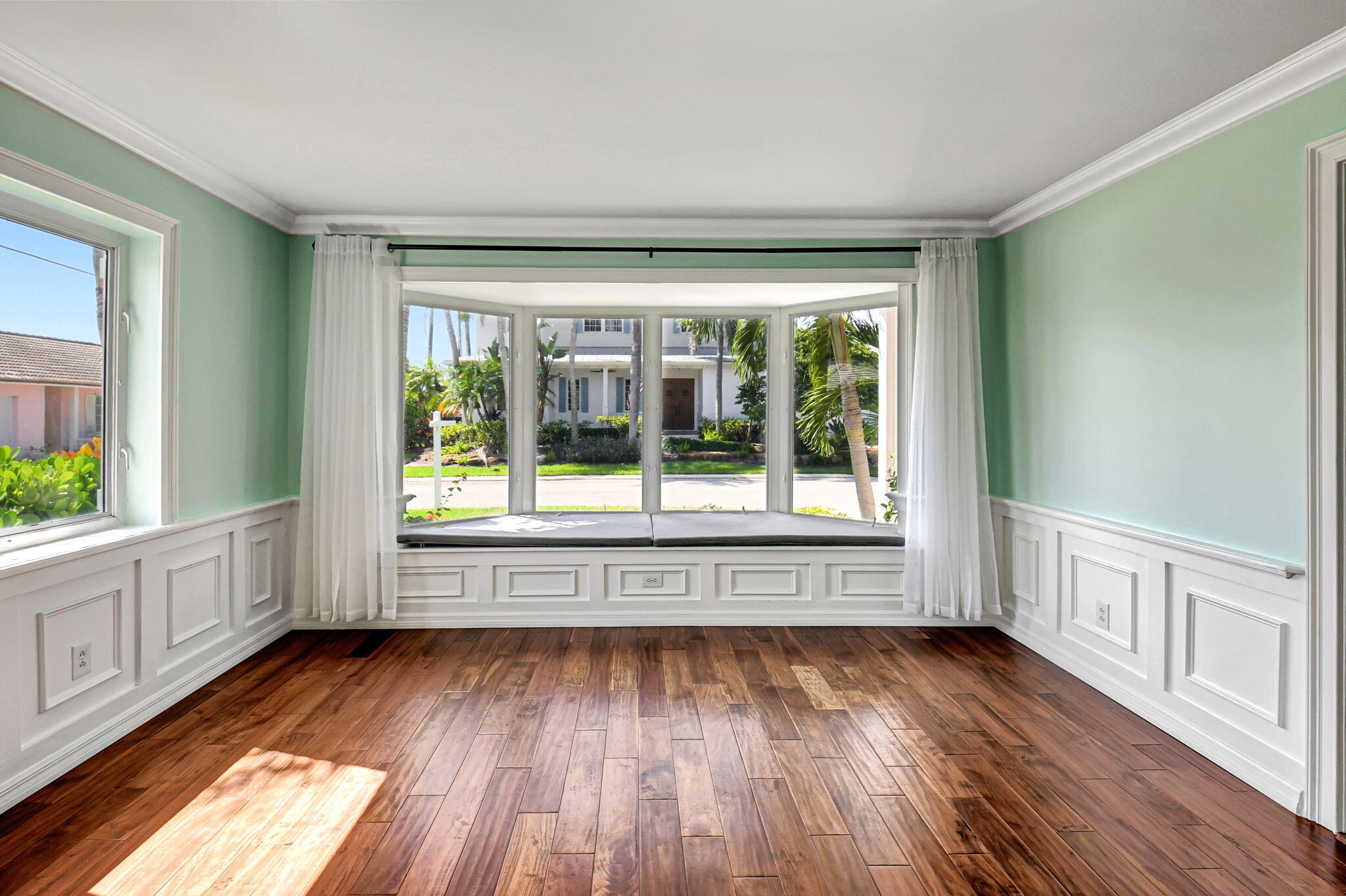 827 S Road Boynton Beach, FL 33435 - Photo 9 of 52 Living Room