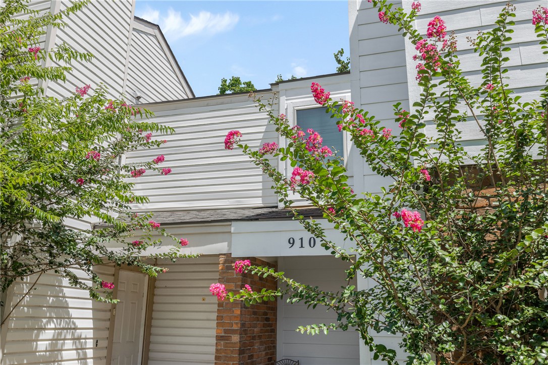 910 Navidad Street Bryan, TX 77801 - Photo 4 of 22