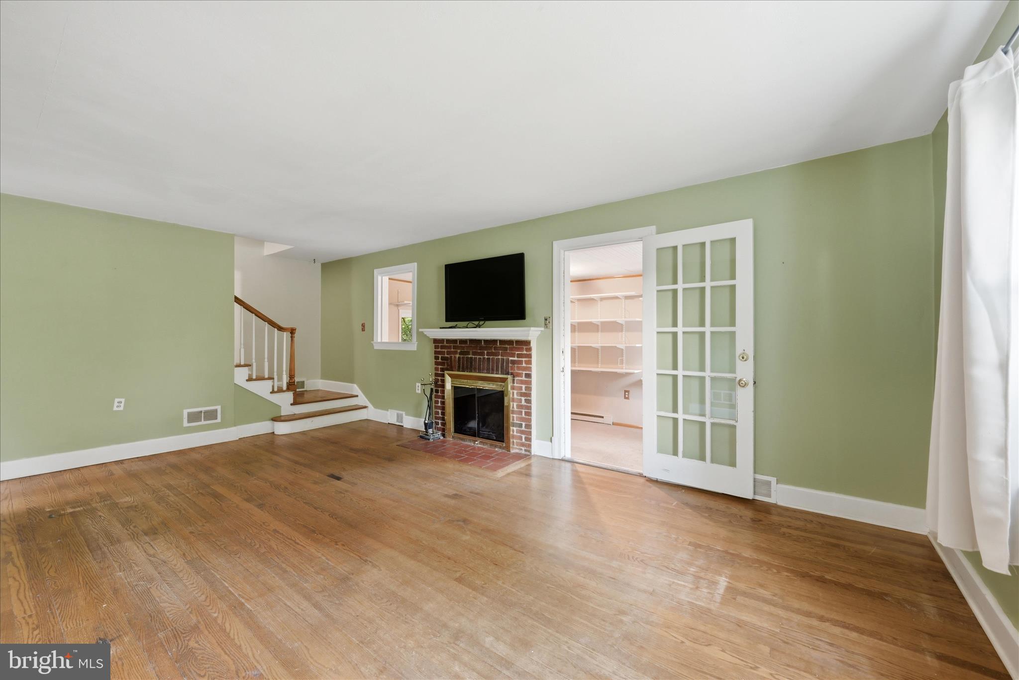 410 North Pleasant Valley Road Winchester, VA 22601 - Photo 14 of 53 Living Room
