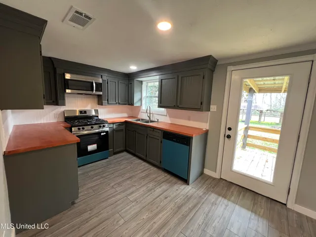 $135,000 | 410 Heslep Street, Pelahatchie, MS 39145