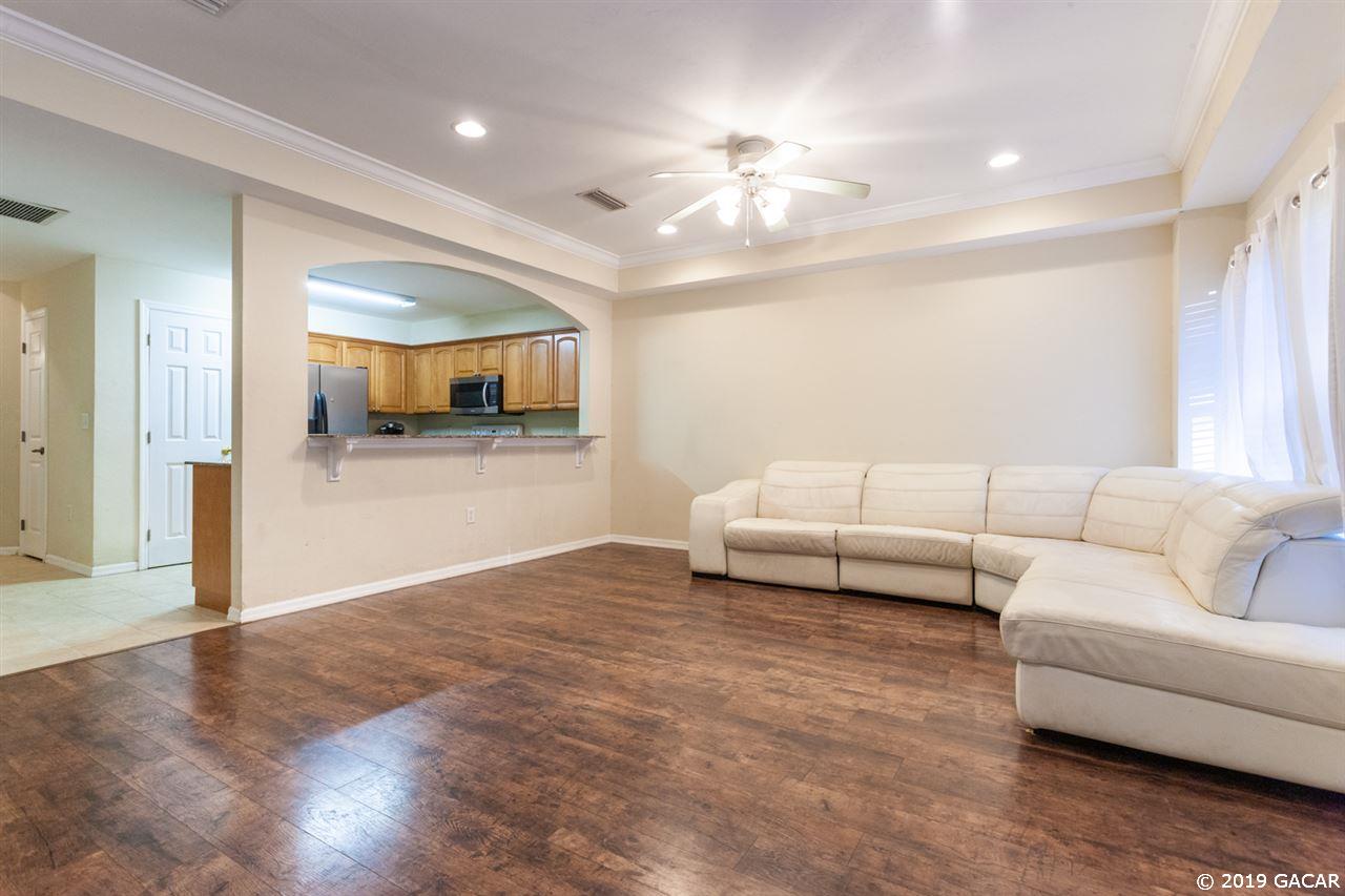 542 Northwest 39th Road, Unit 404 Gainesville, FL 32607 - Photo 3 of 20