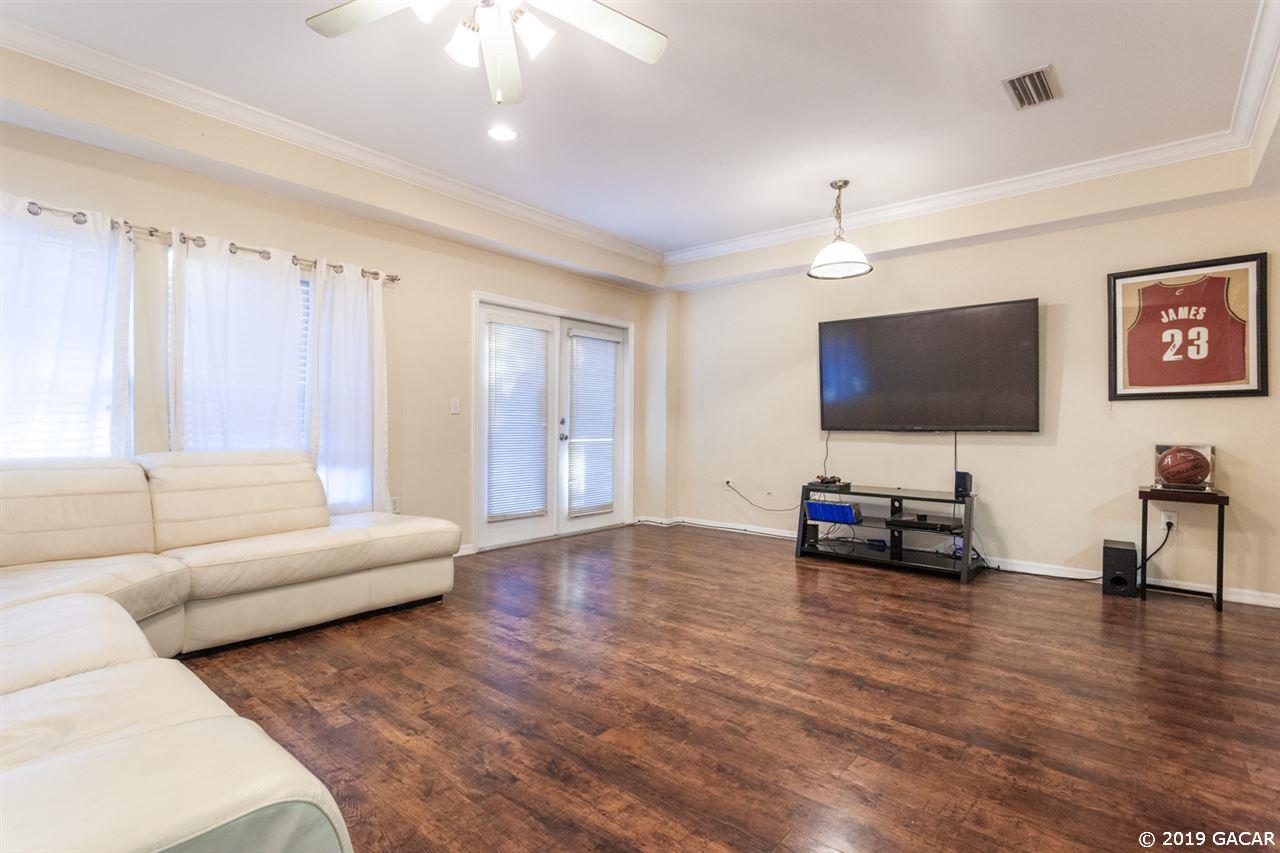 542 Northwest 39th Road, Unit 404 Gainesville, FL 32607 - Photo 4 of 20