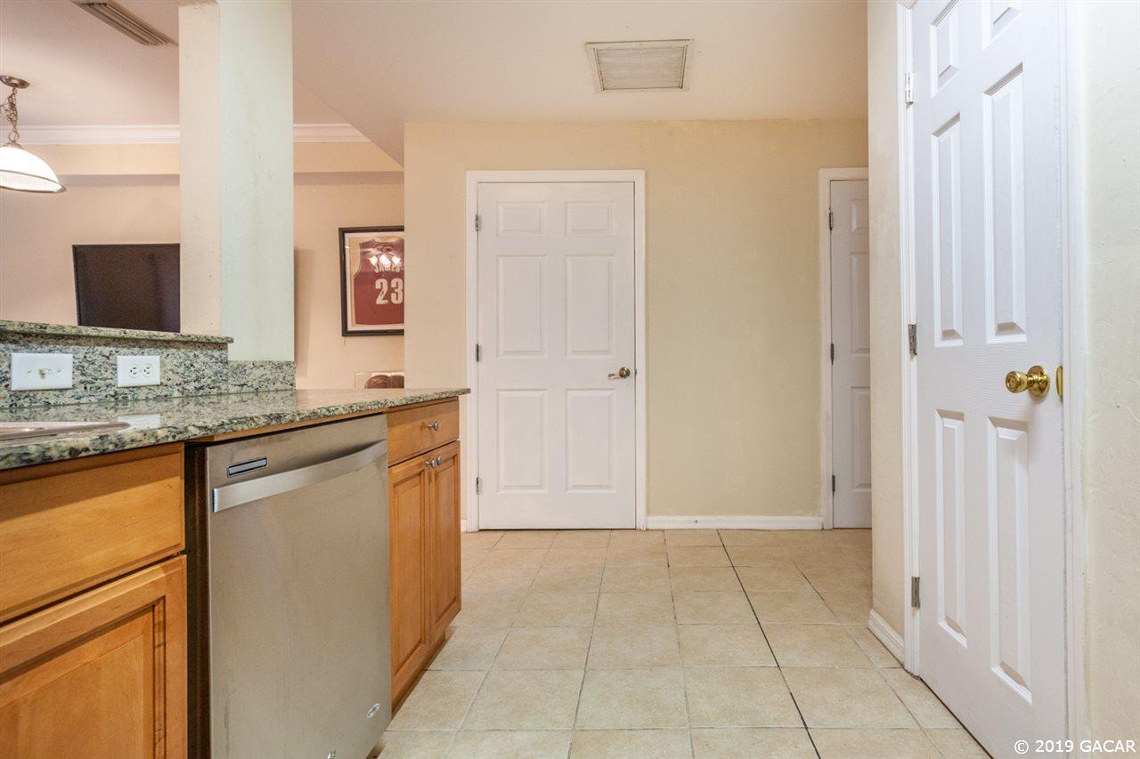 542 Northwest 39th Road, Unit 404 Gainesville, FL 32607 - Photo 7 of 20
