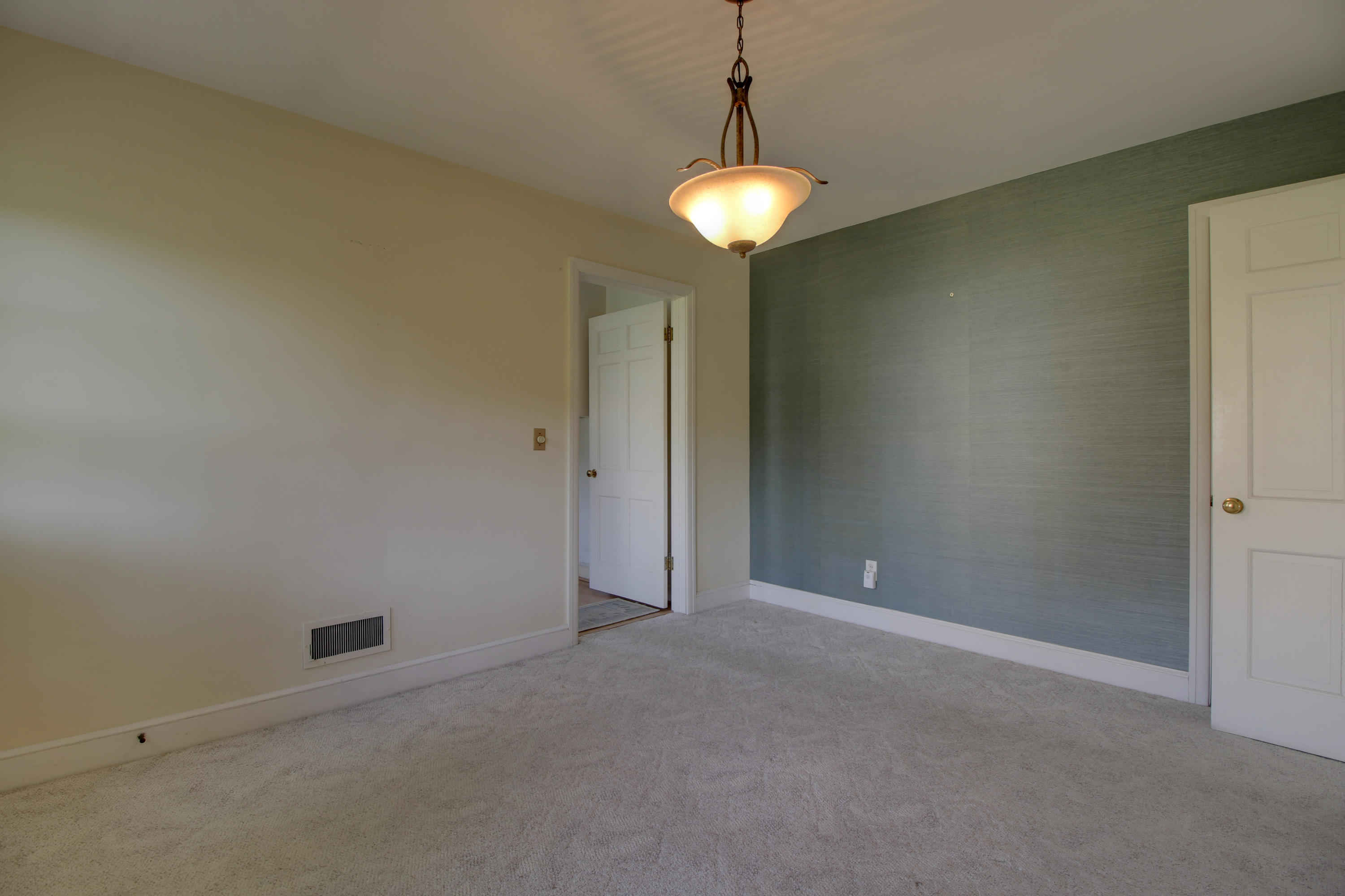 5129 Roselawn Road Roanoke, VA 24018 - Photo 15 of 33 _MG_8445_6_7