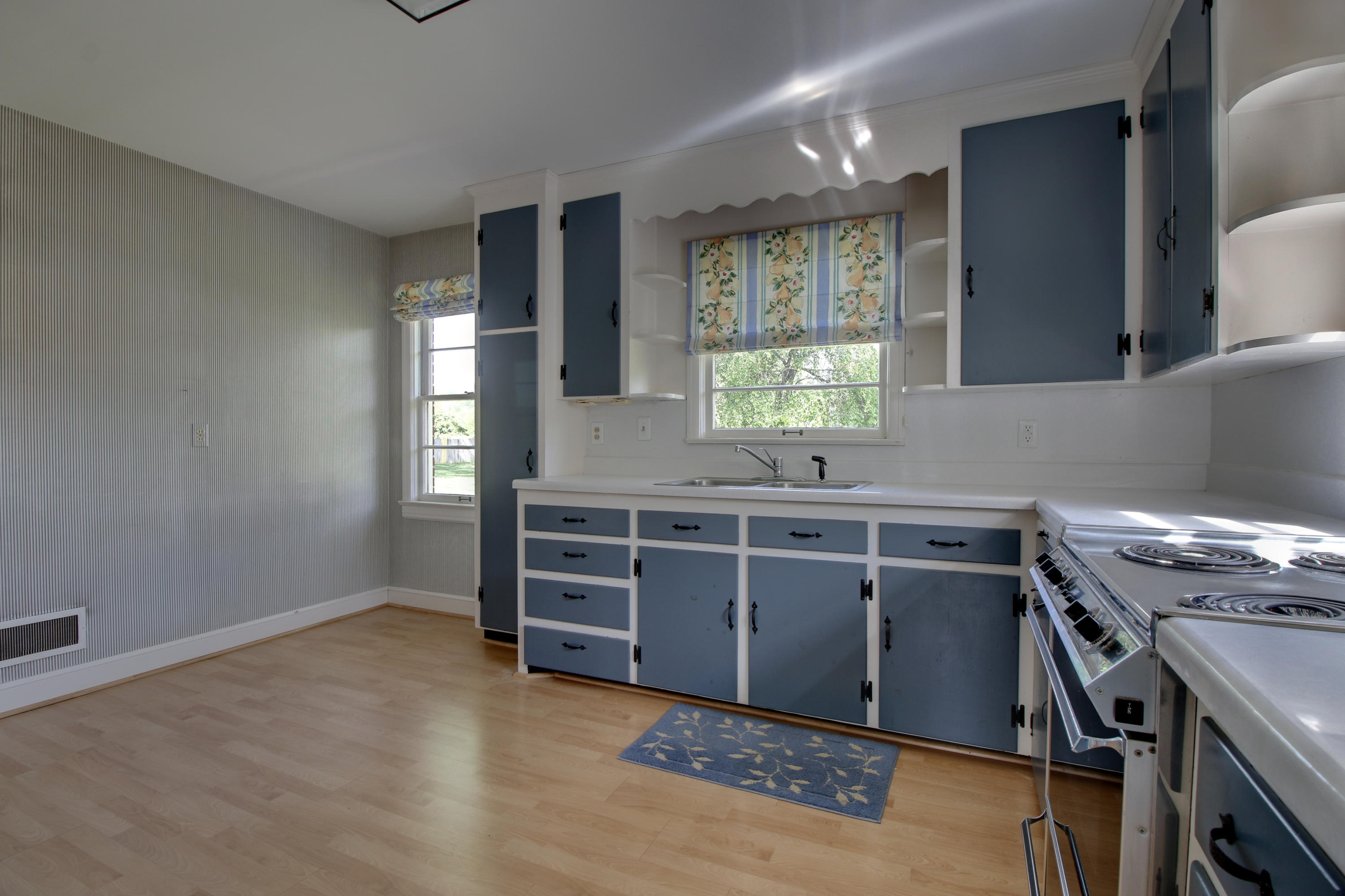 5129 Roselawn Road Roanoke, VA 24018 - Photo 10 of 33 _MG_8430_1_2