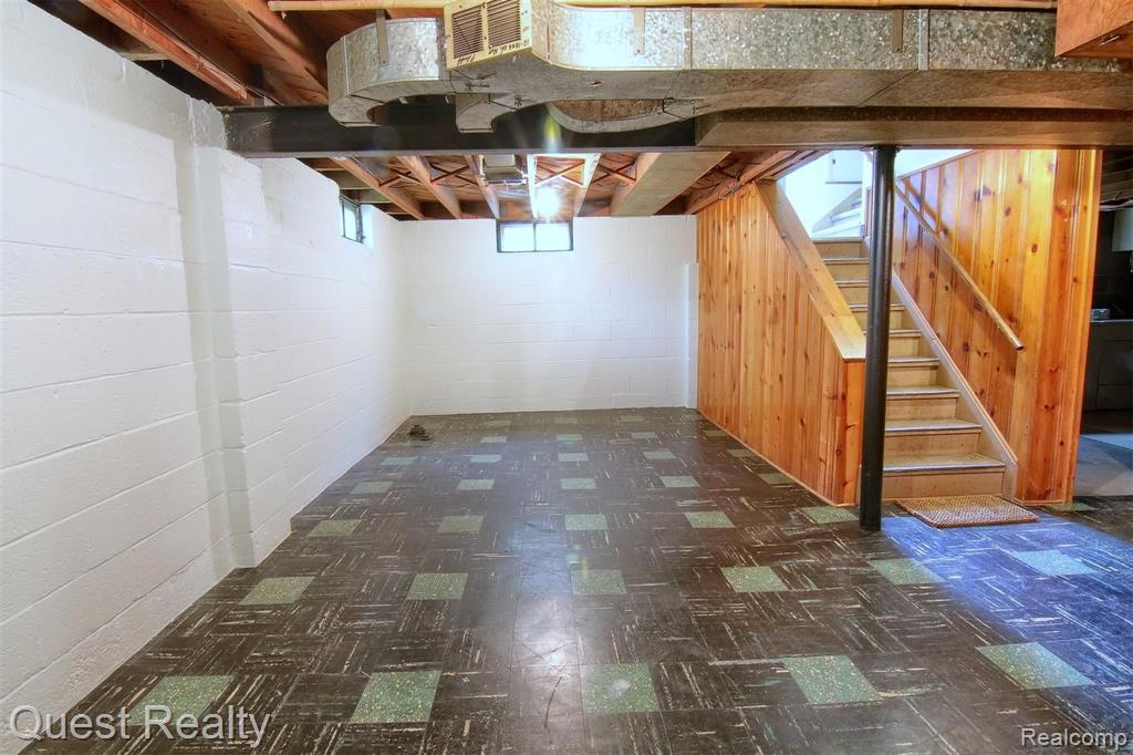 2132 Hampton Road Grosse Pointe Woods, MI 48236 - Photo 21 of 29
