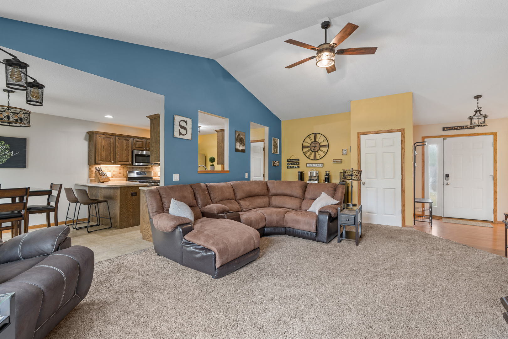2632 Revo Road Davenport, IA 52806 - Photo 4 of 37 Gallery Image 4