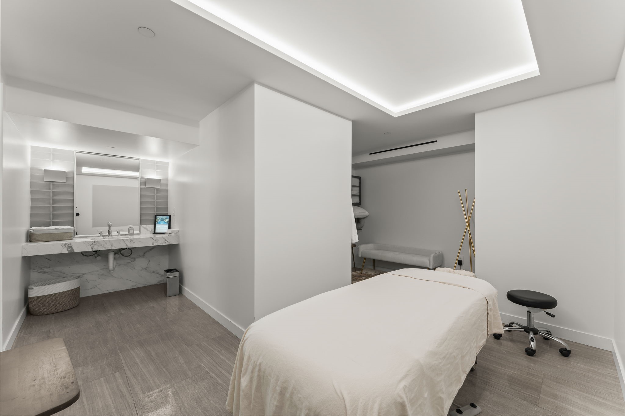 3433 Westheimer Road, Unit 1005 Houston, TX 77027 - Photo 40 of 47 On-site treatment room designed for massage and wellness appointments—spa-day ease without leaving home.