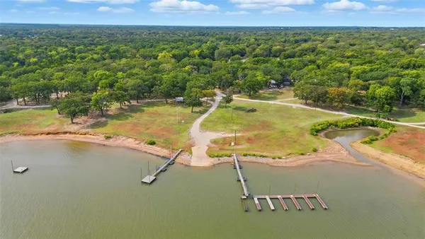 $180,000 | 402 North Shady Lane, Gordonville, TX 76245